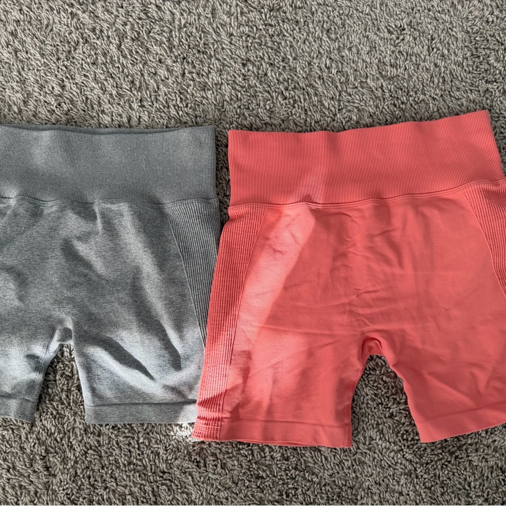 High-Waist Scrunch Butt Shorts - Gray & Coral